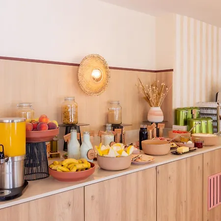 Mercure Centre Notre Dame Hotel 4*
