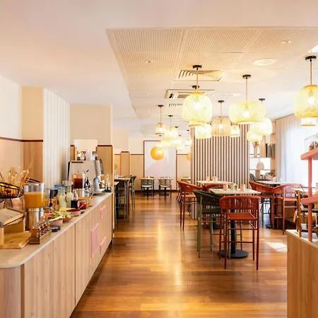 Hotell Centre 4*