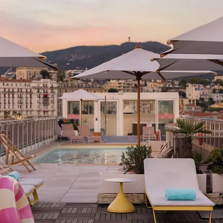 Centre Hotel 4*